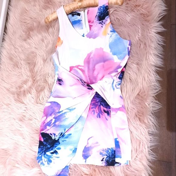 💰3/$30Vibrant mini front knot dress - Picture 2 of 8